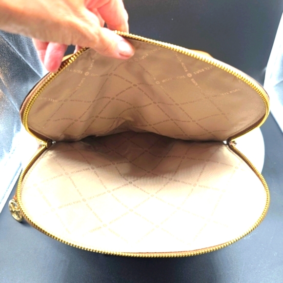 Pre Loved!! Michael Kors Bedford Meduim Brown Pebbled Leather Bag - Picture 8 of 9